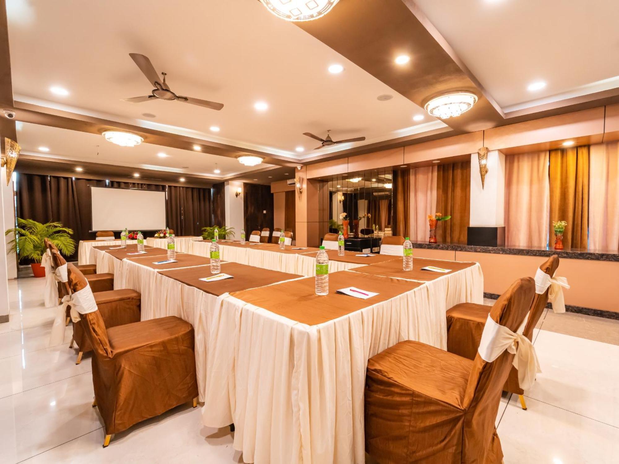 Hotel Signature Planet Indore Exterior foto